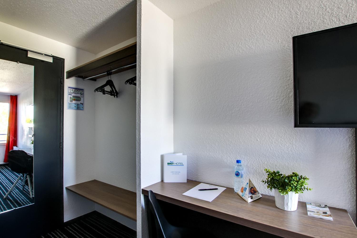 Brit La Neuvillette Hotel 3*